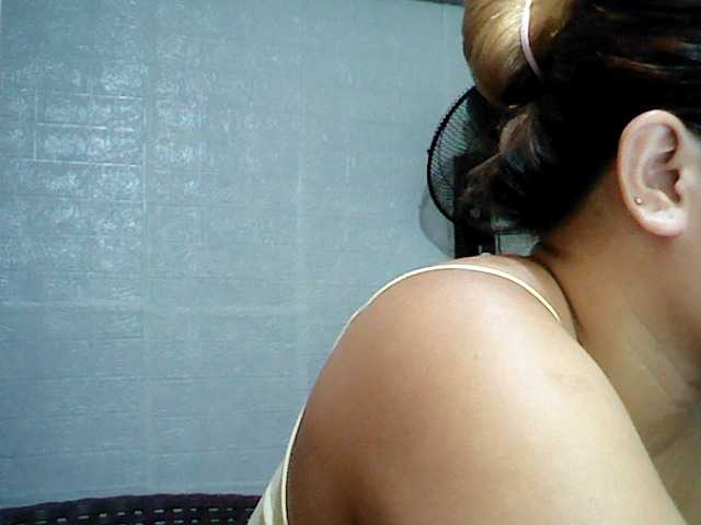 Снимки zyna6914 hello guy welcome to my room help me soem token guyz thank you for all help guyz...